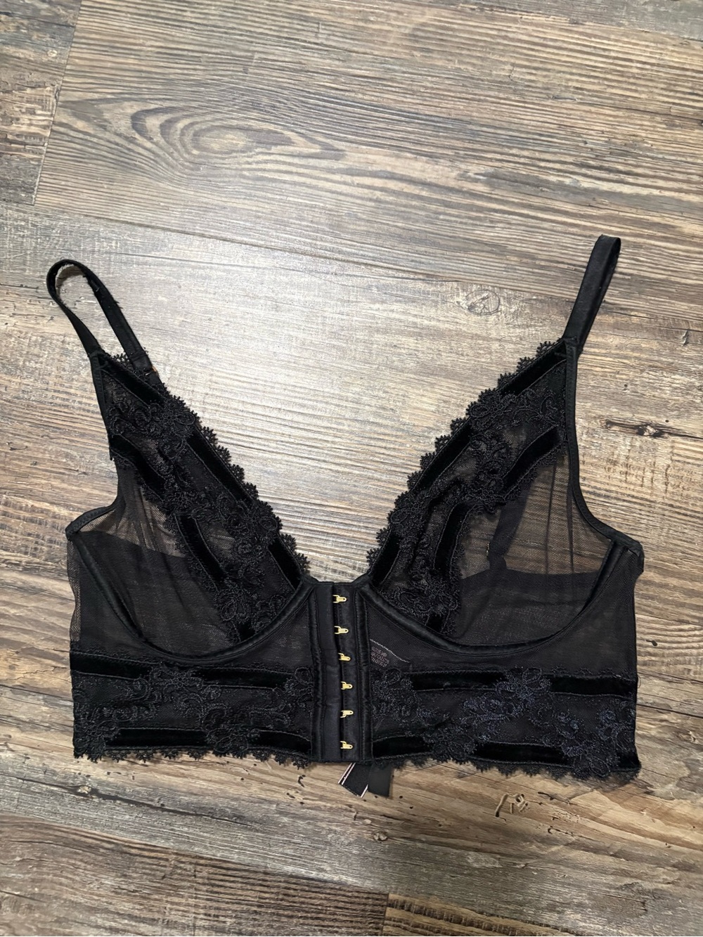 Victoria Secret Women’s Bra $13.00 Size Medium